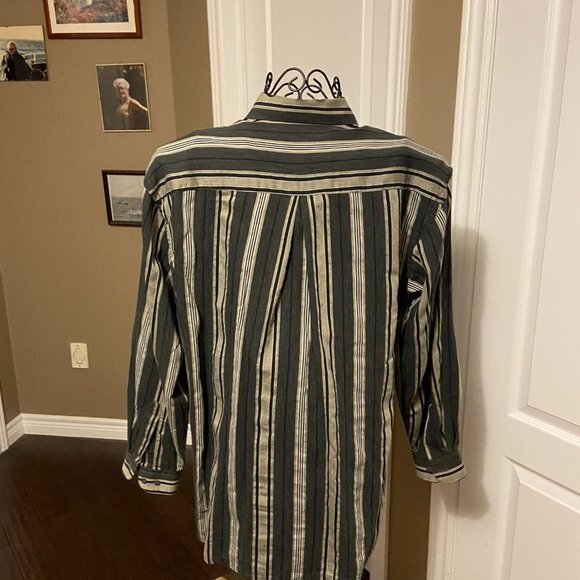 ๐ 3 for $25 Cline striped button front shirt - Picture 3 of 6